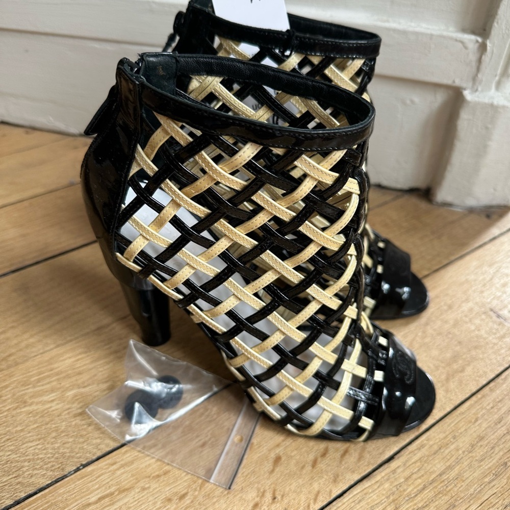 CHANEL Black and Cream Woven Boots - Picture 2 of 13